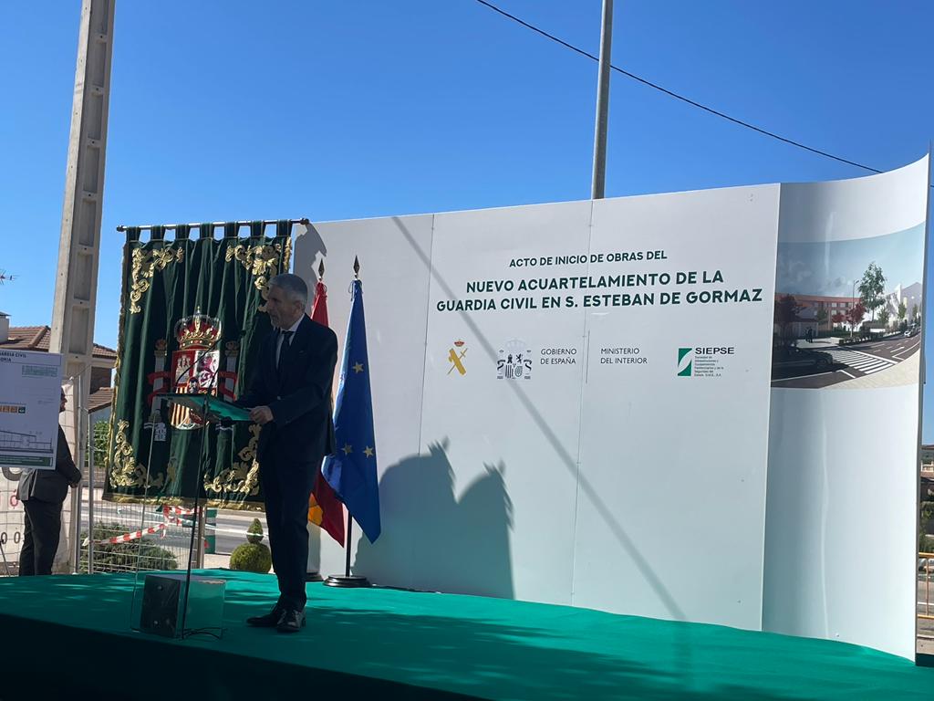 FERNANDO GRANDE-MARLASKA DA INICIO A LAS OBRAS EL NUEVO ACUARTELAMIENTO DE S. ESTEBAN DE GORMAZ(SORIA)
